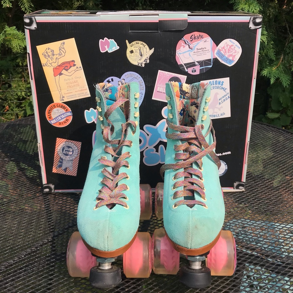 Moxi outdoor complete roller skates woman’s size 6